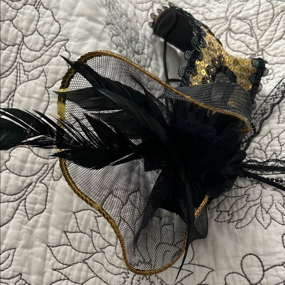Chic Black and Gold Sequin Masquerade Mask - Picture 7 of 10